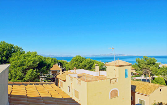 Desde la encantadora villa disfrutará de unas bonitas vistas de la costa de Alcudia.