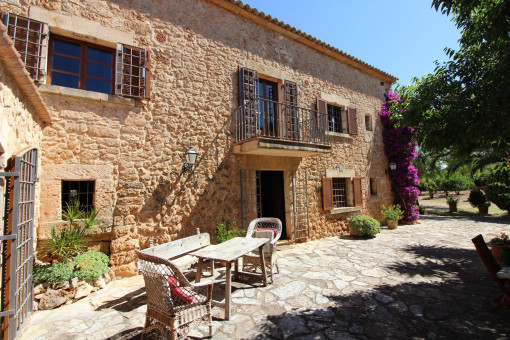 Vista frontal y terraza