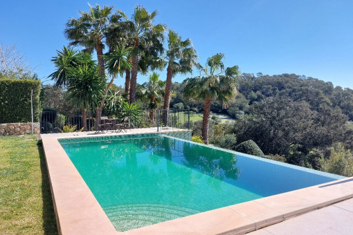 Piscina con vistas lejanas