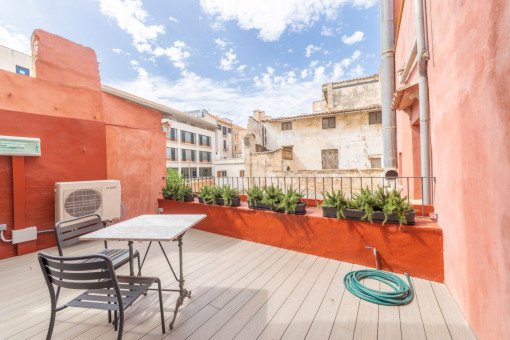 Característico piso de 2 dormitorios con terraza, en el centro del casco antiguo