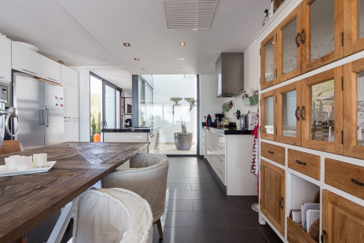 Comedor con vistas a la cocina