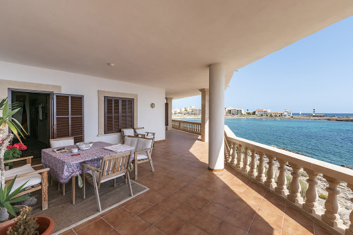 Comedor con vistas al mar