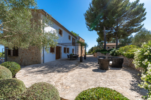 Terraza frontal de la villa