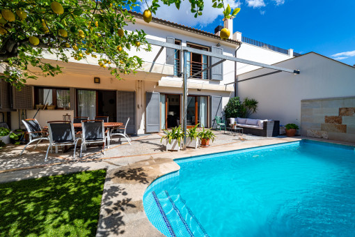 Piscina y terraza