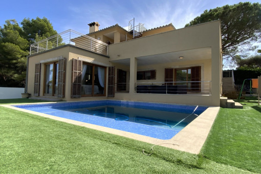 Villa bien cuidada con piscina, garaje y vistas al mar cerca del puerto de Bonaire