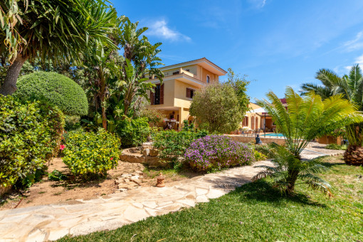 Jardín y vista exterior