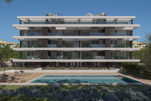 Ático de nueva construcción con terraza privada y vistas al mar, en proximidad inmediata a la playa en Cala Mayor