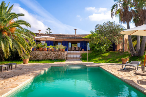 Piscina y finca