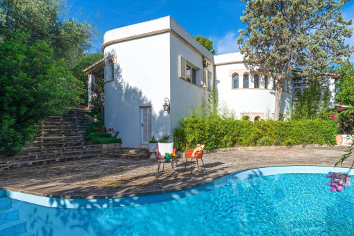 Chalet señorial en Palma con piscina y vistas al mar, a poca distancia de la ciudad y la playa