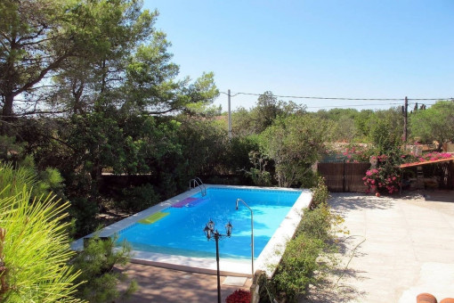 Piscina en el jardín