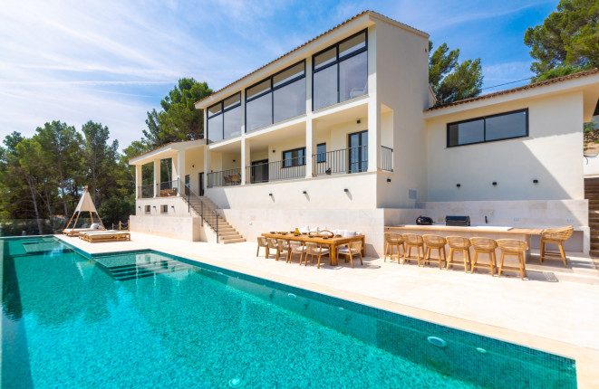Lujosa villa con piscina infinity de 25 metros...