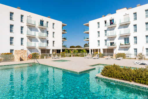 Moderno piso con piscina comunitaria en un cuidado complejo a poca distancia del puerto de Cala d'Or