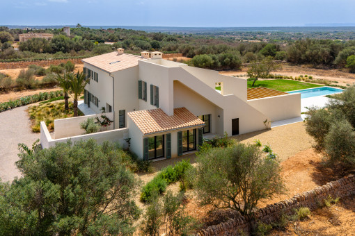 Exclusiva finca de nueva construcción con piscina y maravillosas vistas hasta Cabrera en una zona tranquila de Ses Salines