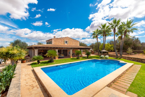 Romántica finca de piedra natural con piscina y licencia de alquiler de vacaciones entre Santanyi y Campos