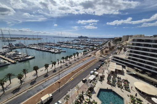 Fantasticas vistas sobre el puerto y mar