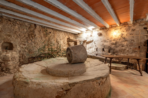 Piedra de molino en el sótano