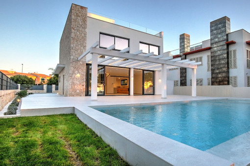 Chalet de diseño con vistas al mar y piscina en Puig de Ros