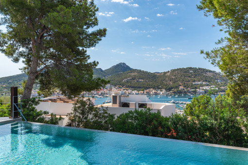 Piscina con vistas al mar